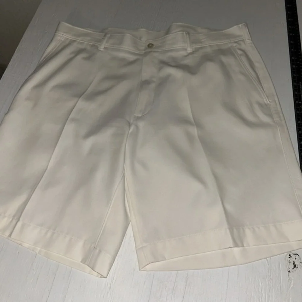 PGA Tour‎ Golf Shorts Men's 38 - 65% Cotton - Ivory